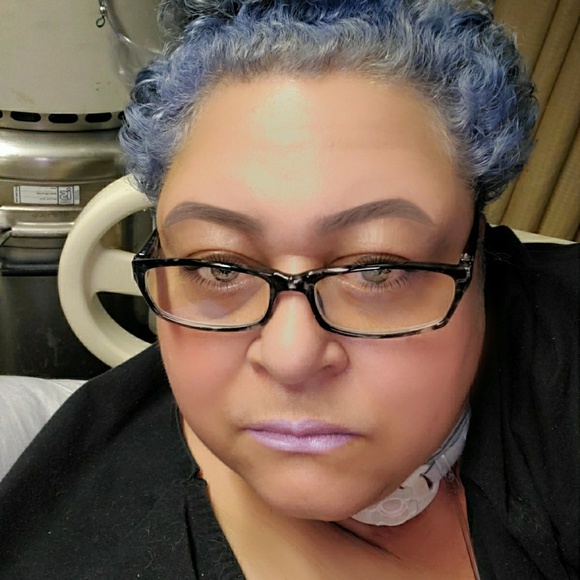 Meet your Posher, Lisa - Picture 1 of 1